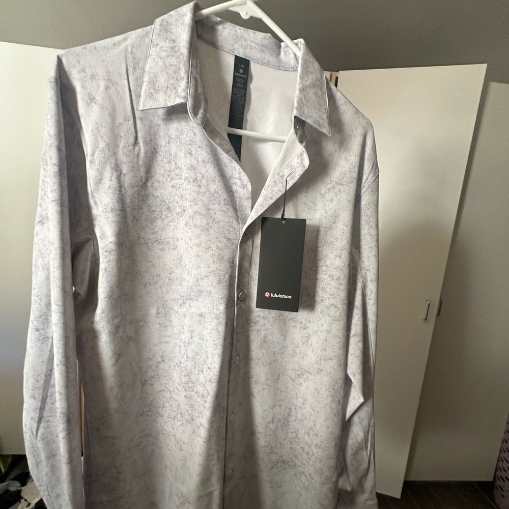 Lululemon airing east shirt brand new size large